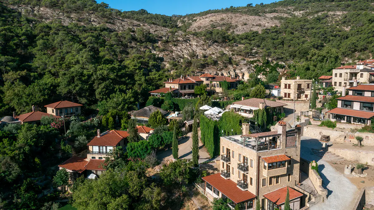 Yeşilyurt köyü ve Manici Kasrı