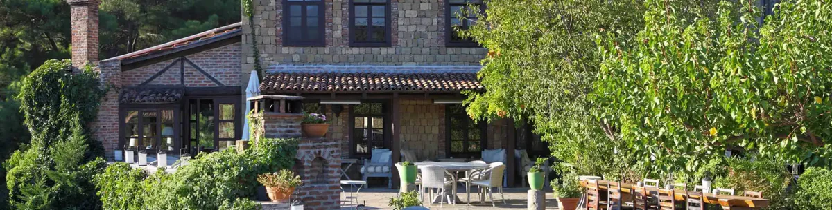 Manici Kasrı'nda avluya açılan oda verandası